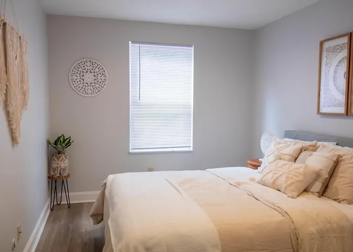 Apartment 2 Bedroom In The Heart Of Columbus
